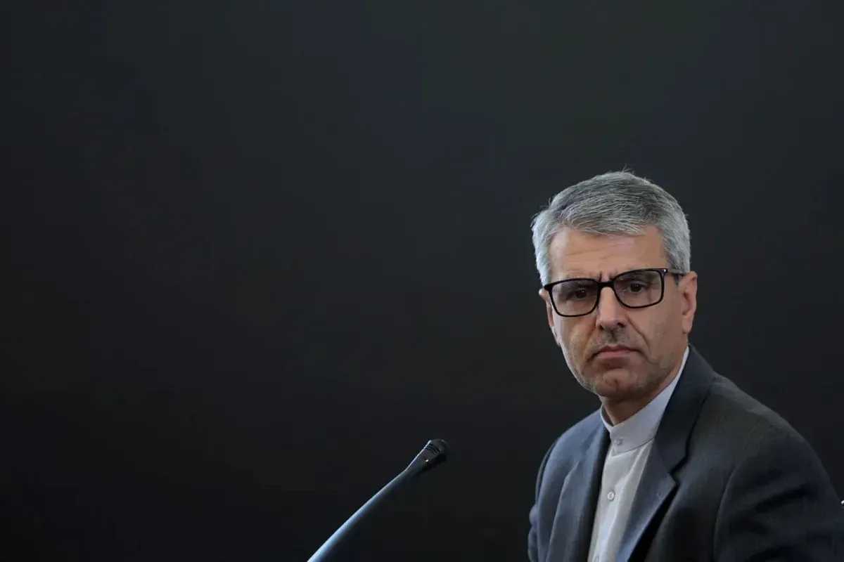 سخنگوی وزارت خارجه: از همان اول گفتیم تعهد در برابر تعهد، به این معنا که ما تعهدات خود را تا زمانی اجرایی میدانیم که طرف مقابل به آنها پایبند باشد / فارغ از اینکه بگوییم تفاهمنامه وجود دارد یا نه، اصل موضوع این است که تفاهمنامه مجموعهای از تعهدات و تکالیف متقابل محسوب میشود / تفاهم نامه و توافق تا زمانی برای ما ارزش دارد که تامین کننده منافع و امنیت ملی باشد