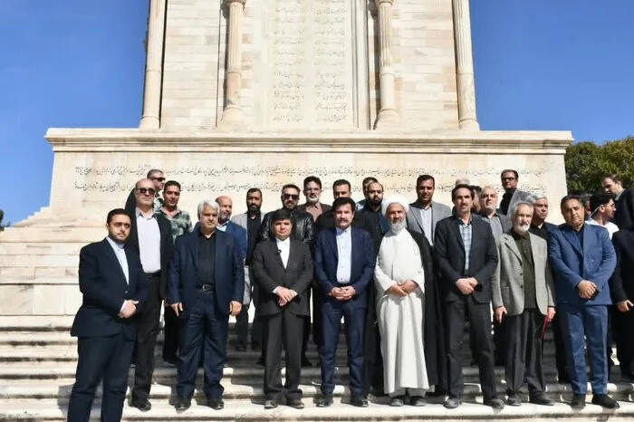 معاون رییس‌جمهور از آرامگاه فردوسی، روستای پاژ و شهر تاریخی توس بازدید کرد