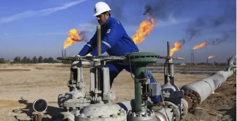 بانک UBS پیشبینی خود از قیمت نفت در پایان سال جاری میلادی را از ۱۰۰ دلار به ۱۱۰ دلار در هر بشکه افزایش داد/ علت؛ اختلال در عرضه نفت خاورمیانه و کاهش ذخایر نفتی
