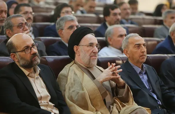 سید محمد خاتمی: نظم موجود جهانی، نظم ظالمانهای است، اما باید آن را به عنوان یک واقعیت ببینیم و برای تأمین منافع خودمان، در درون این نظم فعالیت کنیم /اینطور نیست که بگوییم راه نجات ما، پذیرش نظم لیبرال است