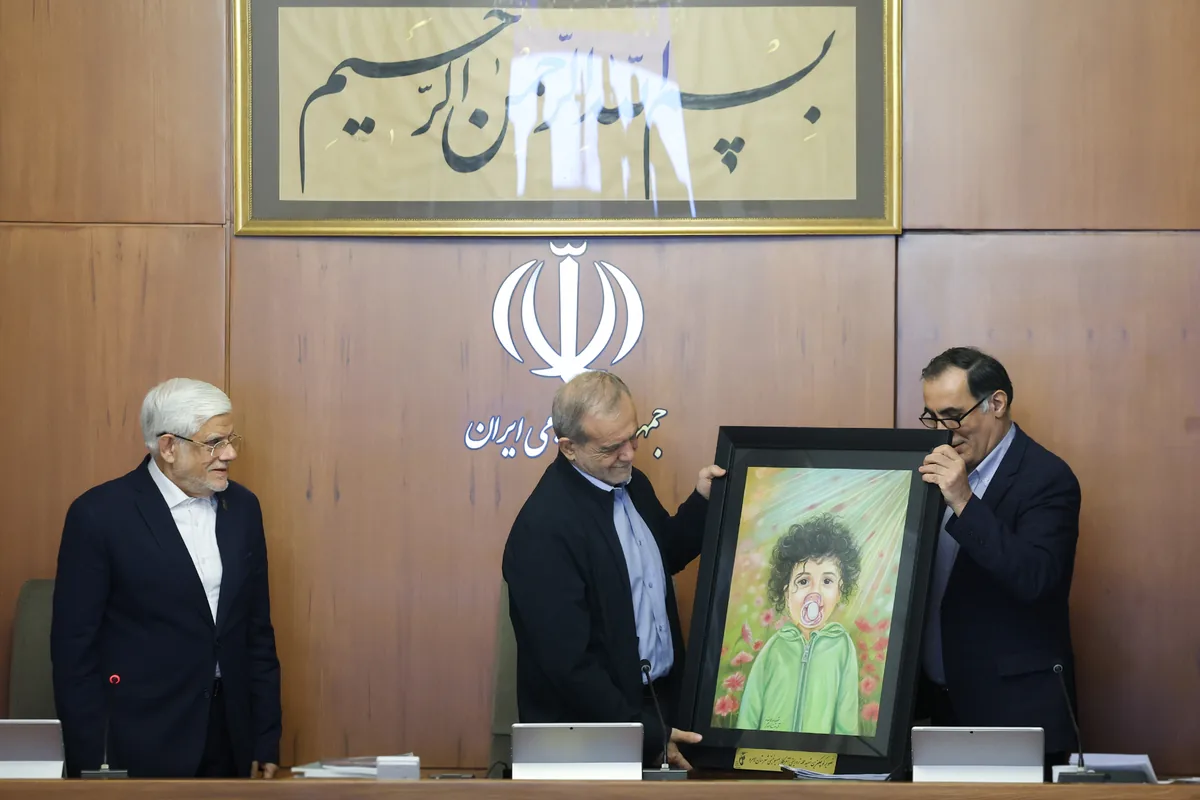 دولت برای تحقق تدابیر رهبر معظم انقلاب و عبور کشور از شرایط «نه جنگ، نه صلح» تلاش می‌کند