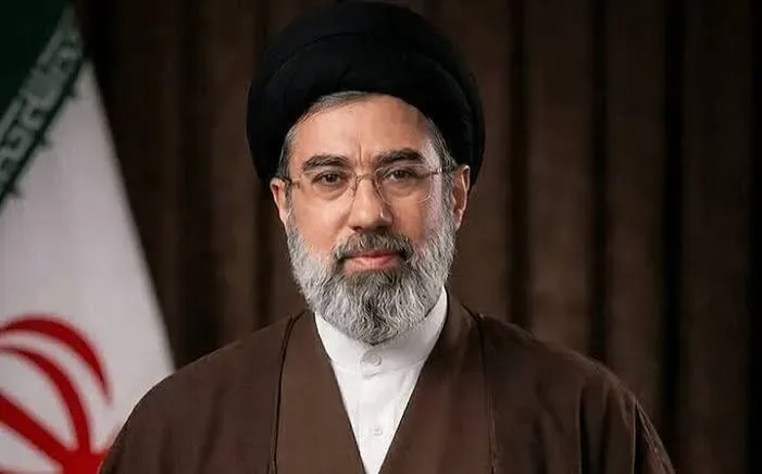 تاریخ انقلاب مملوّ از صحنههای حضور زینبی بانوان و دختران ایران است