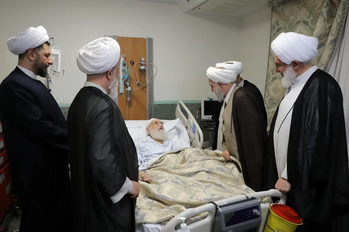 عیادت نمایندگان رهبر معظم انقلاب از آیتالله العظمی نوریهمدانی + تصاویر