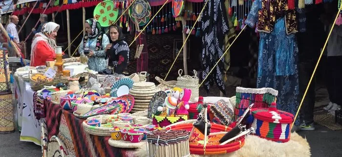 استقبال مردم تهران از سیاه چادرهای عشایری