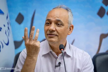 احمد زیدآبادی: عدهای از درون نظام به سفر مقامهای بلندپایهٔ نظامی و امنیتی اعضای پیمان مکه به تهران حمله میکنند/ اختیار کشور ما دست چه کسانی است