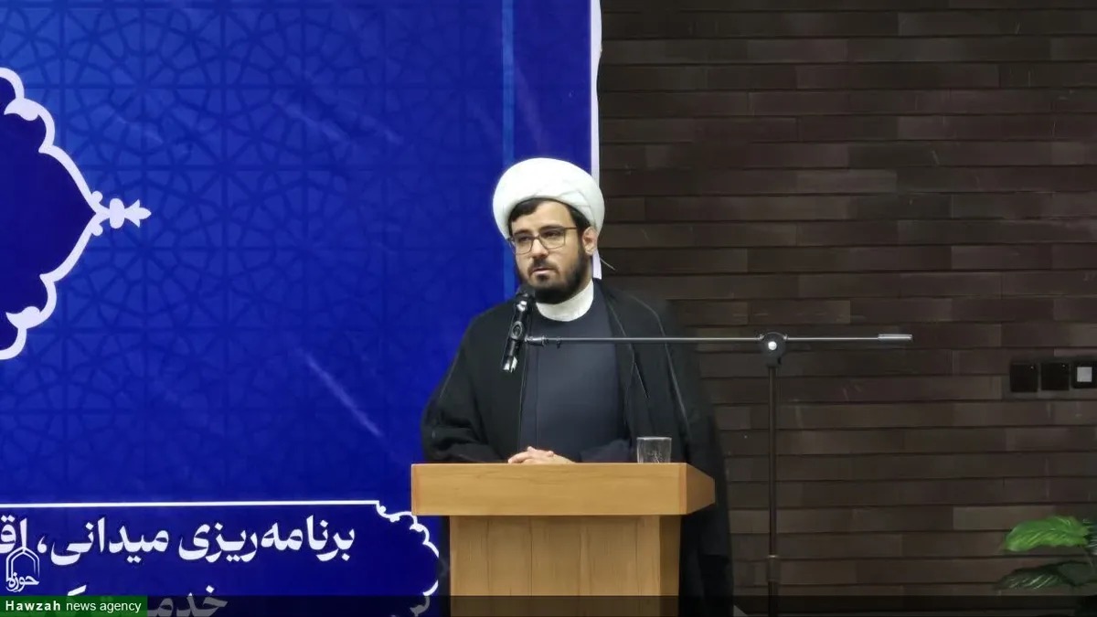 خدمترسانی به طلاب باید از پشت میزهای اداری به میدان عمل برسد