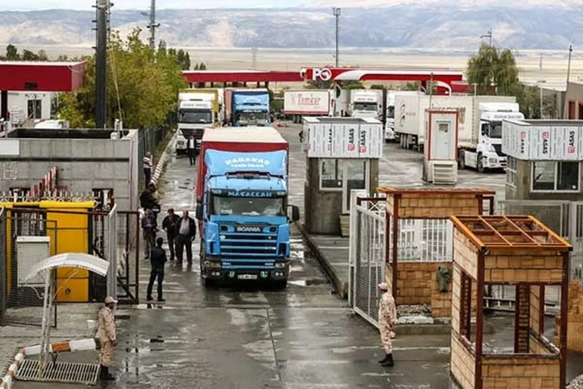 شکری: روزانه ۹۰۰ دستگاه ناوگان از مرز بازرگان تردد می کنند