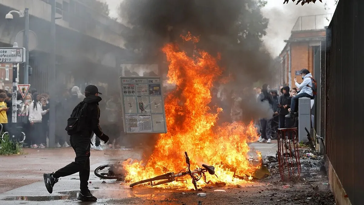 بازداشت نزدیک به ۸ هزار نفر در اعتراضات دانشآموزی فرانسه