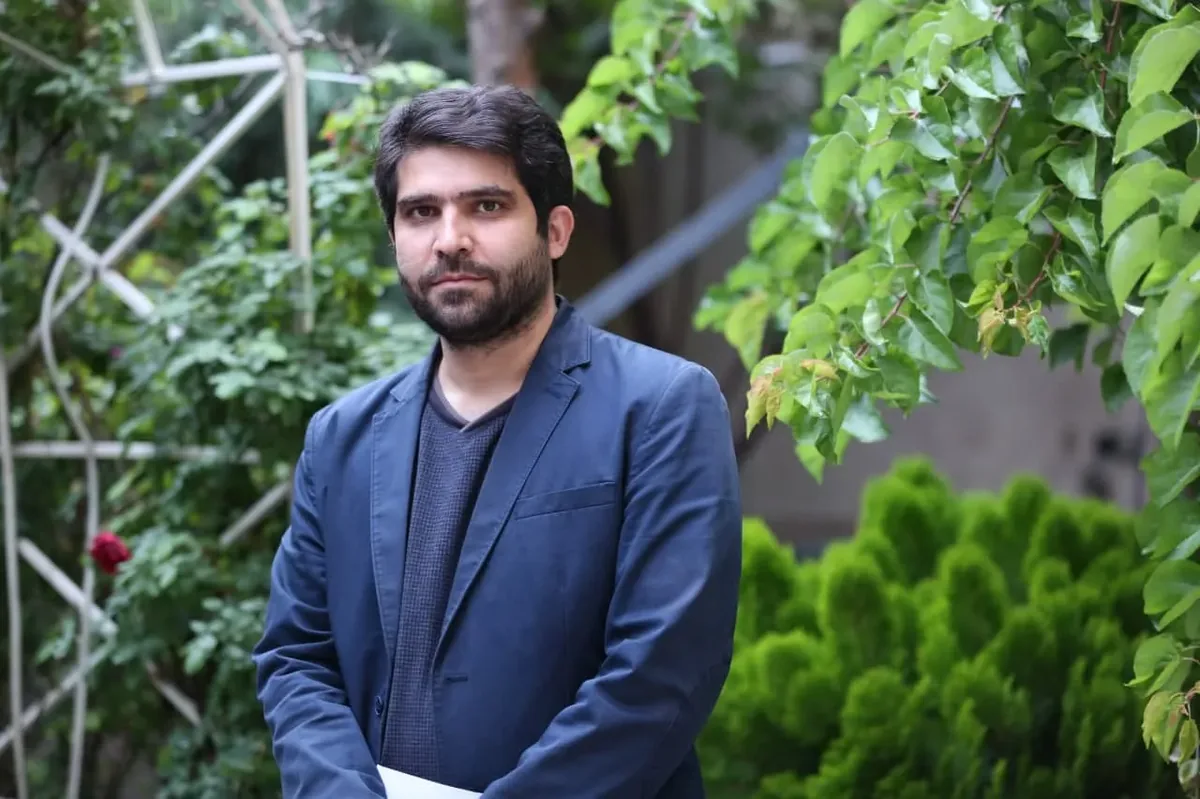 بدون هویت ملی ایستادن در برابر دشمن خارجی دشوار میشود
