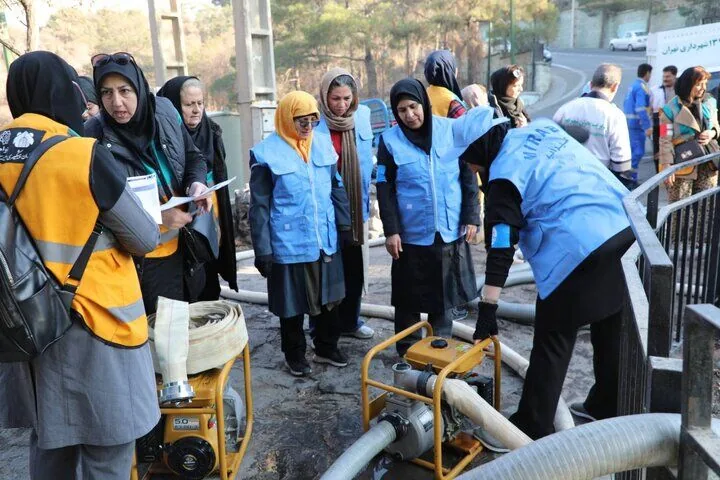 نخستین مانور آمادگی بانوان تهران در برابر بحران برگزار شد