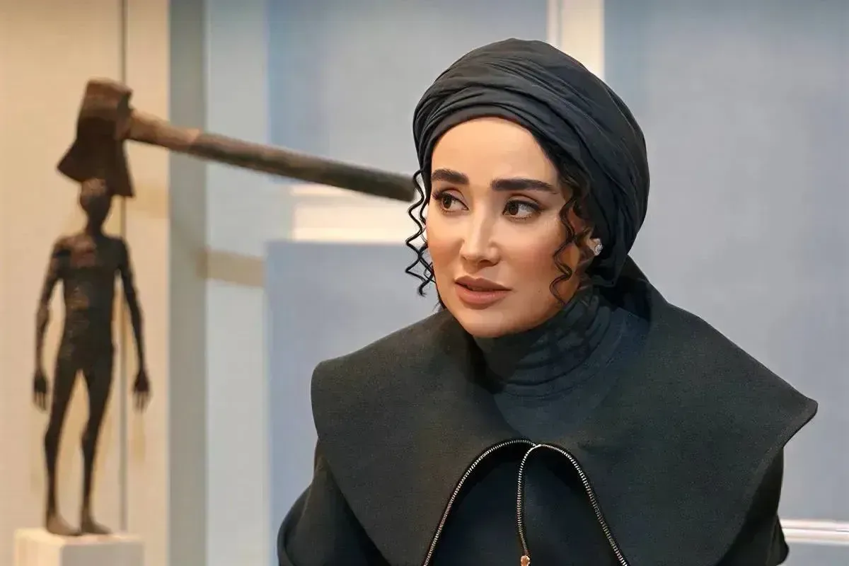 ببینید| برخورد صمیمانه بهاره افشاری با محسن کیایی در پشت صحنه تئاتر