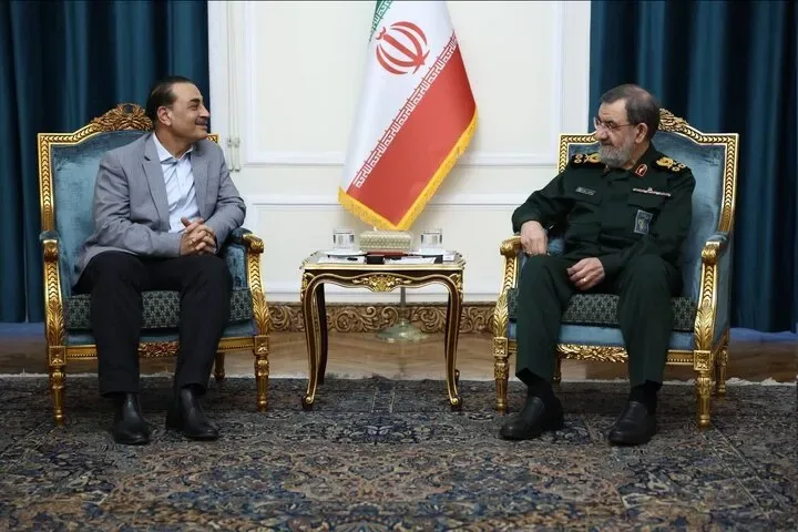 محسن رضایی: به هیچ وجه ذرهای از مواد هستهای غنی شده از ایران خارج نخواهد شد