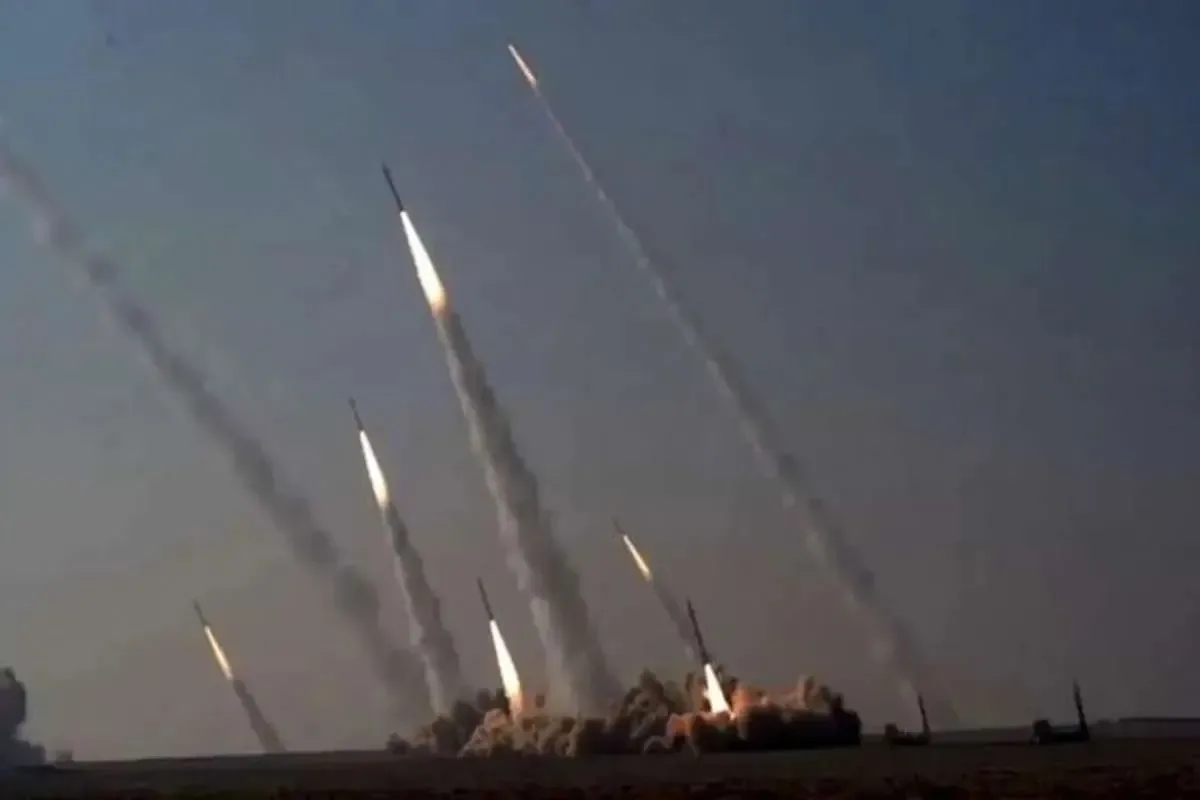 سپاه: یک رادار هشدار اولیه، یک سامانه رادار دفاع موشکی، یک رادار FPS۱۱۷، یک سامانه پدافندی پاتریوت و سامانه ارتباط ماهوارهای پدافند هوایی آمریکا را در پایگاه احمد الجابر کویت، منهدم کردیم/ با این پاکسازی راداری، دشمن میباید آماده حملات کوبندهتر باشد