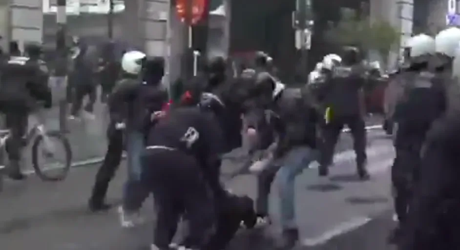 خیابانهای بروکسل صحنه جنگ معترضان و پلیس شد