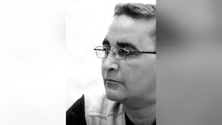 درگذشت یک، شاعر، نویسنده و روزنامهنگار