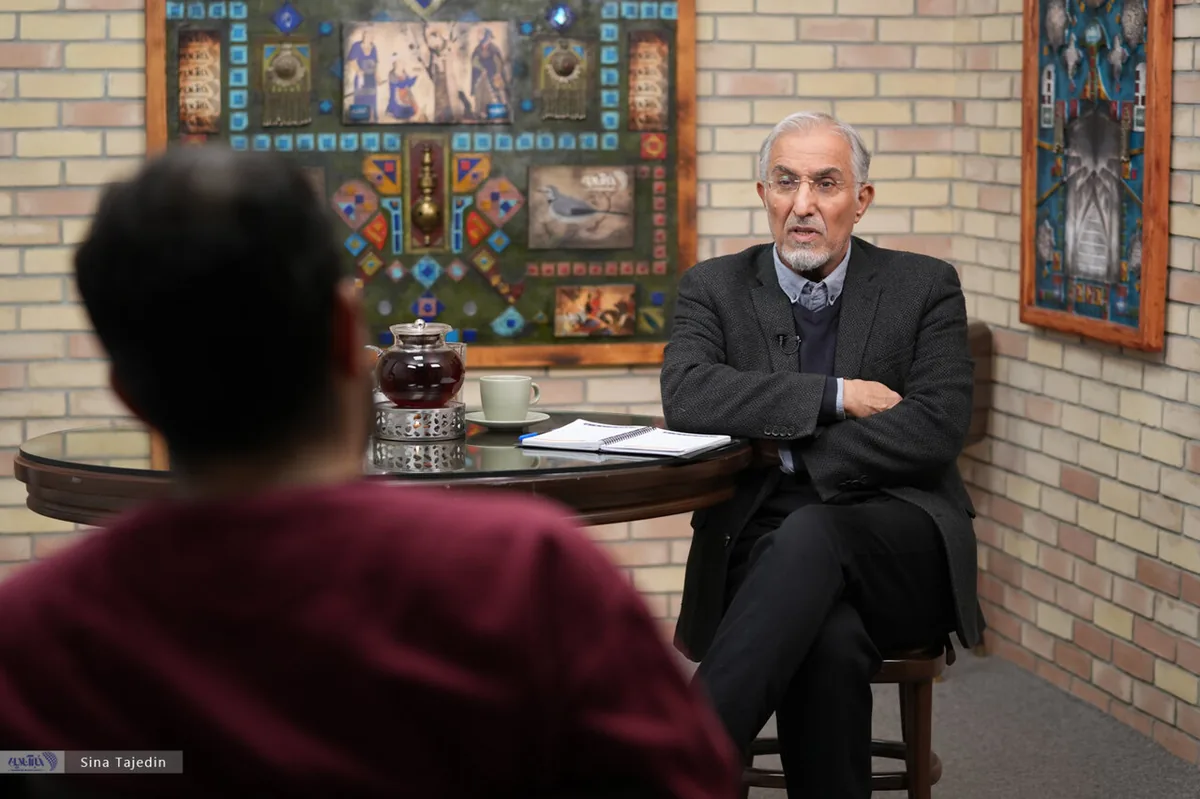 از دلار ۵۸ هزار تومانی تا ۲۷۰ هزار تومان؛ پرسش راغفر از دولت: چرا اداره کشور به گران‌تر شدن زندگی مردم گره خورده است؟