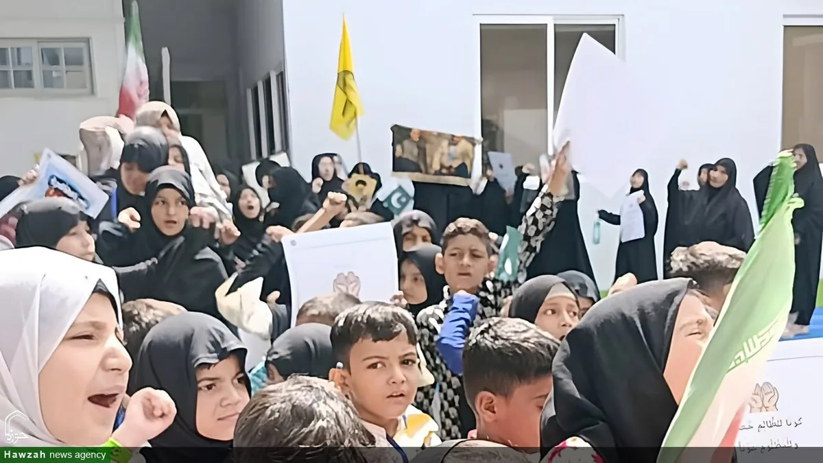 تجمع همبستگی دانش‌آموزان کراچی پاکستان با مردم مظلوم یمن