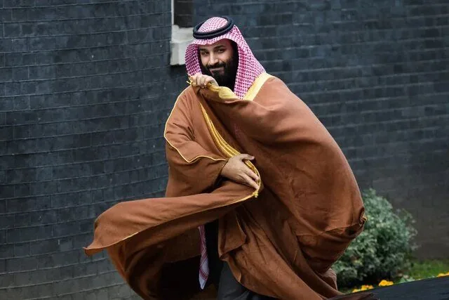 محمد بن سلمان میان کاخهای بهشدت محافظتشده و مجهز به پناهگاه جابهجا میشود | محافظان او با دقت انتخاب شده اند