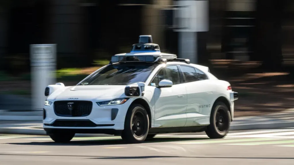 خودروهای خودران وابسته Waymo به دخالت انسانی