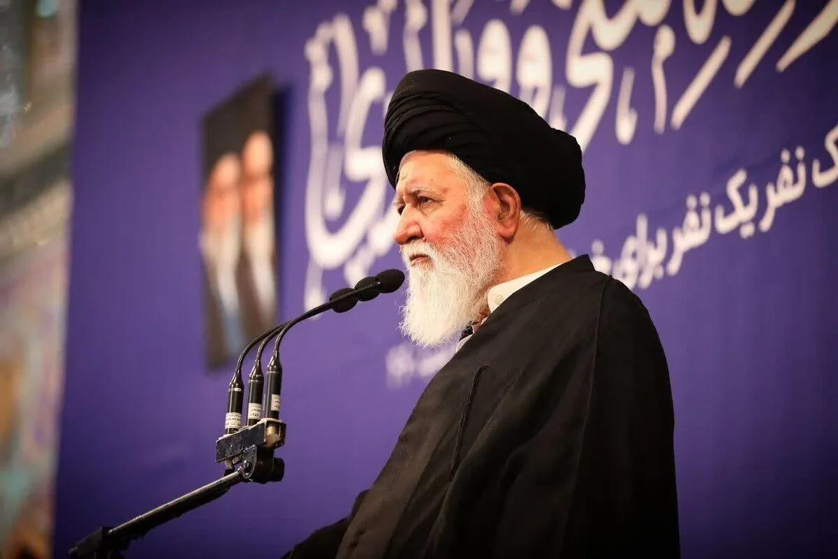 آیتالله علمالهدی: آمریکا می خواهد با تهدید و بدون هزینه، ملت ایران را به تسلیم وادار کند