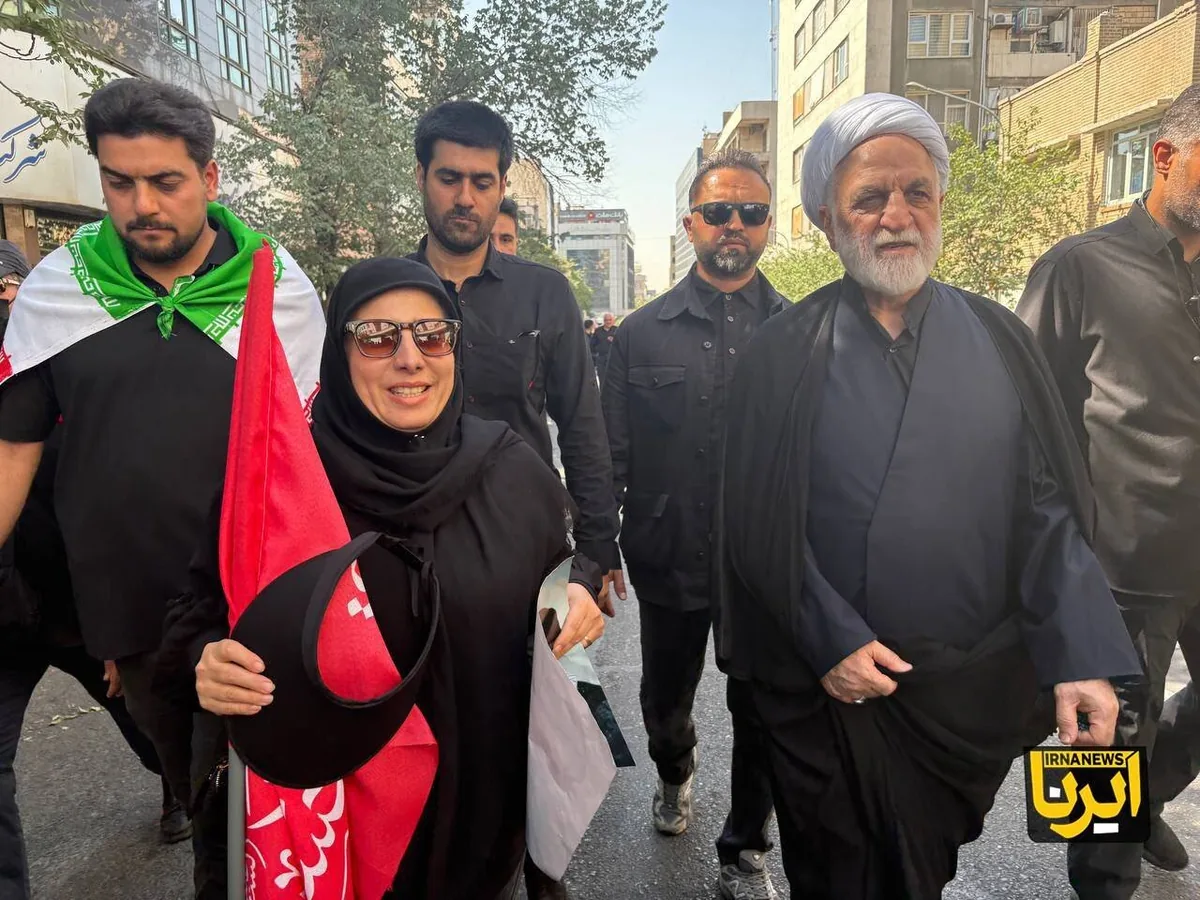 توقف خودرو حامل پیکر رهبر شهید | پیکر مطهر با بالگرد در مسیر تشییع عبور خواهد کرد