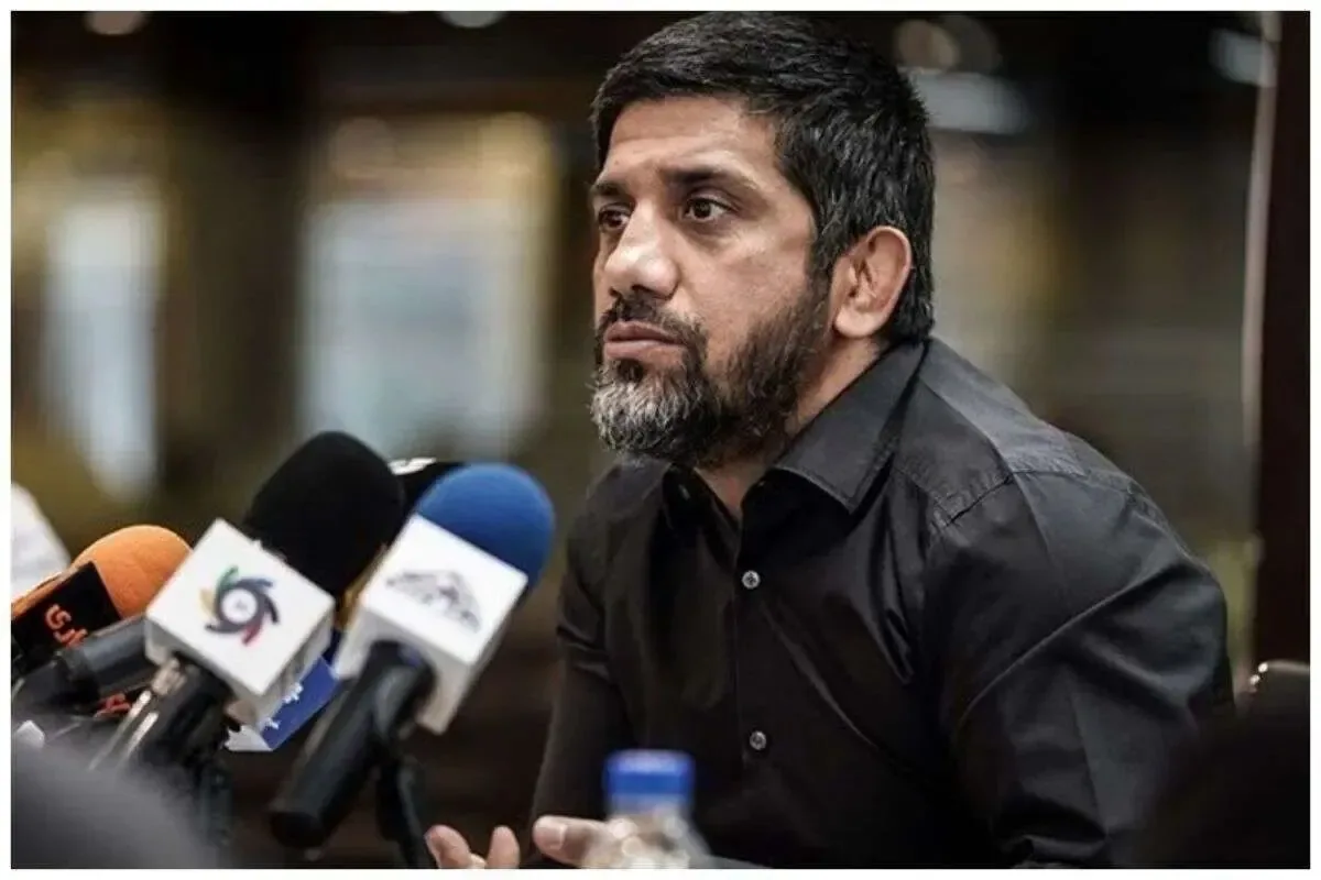 شاخ و شانه علیرضا دبیر پس از انتقادات از اظهاراتش در حوزه غیر مرتبط به او: بعداً با تک به تک دوستان کار دارم/ سابقه فوتبالی من از همه اینها بیشتر است؛ هنوز ساق و کفش فوتبالیام را دارم/ آمار دارم که کدام آدمهای اینها با شبکههای خارجی ارتباط دارند/ حرفهای من را از شبکههای داخلی ببینید که بعد مجبور نشوید زنگ بزنید و عذرخواهی کنید