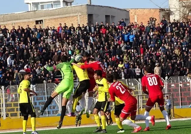 نساجی مازندران 2 - 2 فجرسپاسی / فرار فجر ۱۰ نفره از شکست با تساوی پرگل