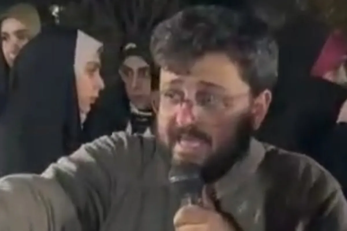 ببینید/ آتش زدن دلار توسط مدیر ارشد سازمان برنامه دولت مرحوم رئیسی: حُب این ارز نجس را از قلب خود بیرون میکنیم