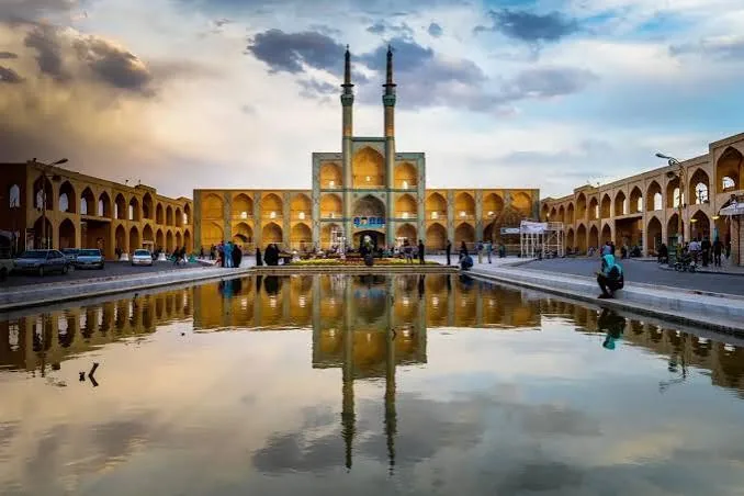 نمای میدان امیرچخماق در شهر یزد