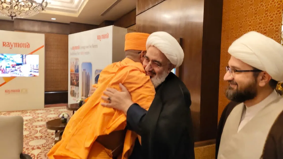 نماینده ولی‌فقیه در هند بر صلح و گفت‌وگوی بین‌ادیانی تأکید کرد