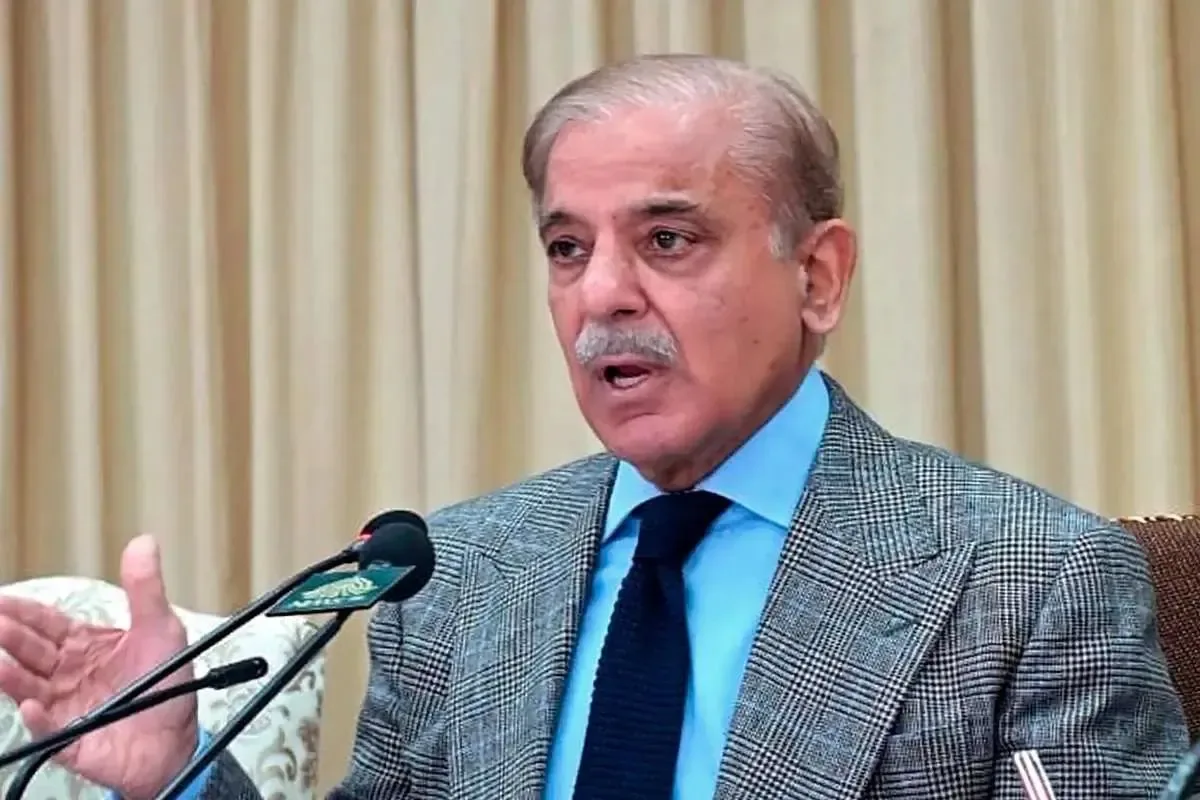 نخستوزیر پاکستان: ایران به زودی به کشوری با یکی از بالاترین رشدهای اقتصادهای جهان تبدیل خواهد شد/ تفاهمنامه هیچ اشارهای به موشکهای بالستیک ندارد/ منطقی نیست که برخی کشورها دارای موشکهای بالستیک باشند، اما ایران از داشتن آنها منع شود