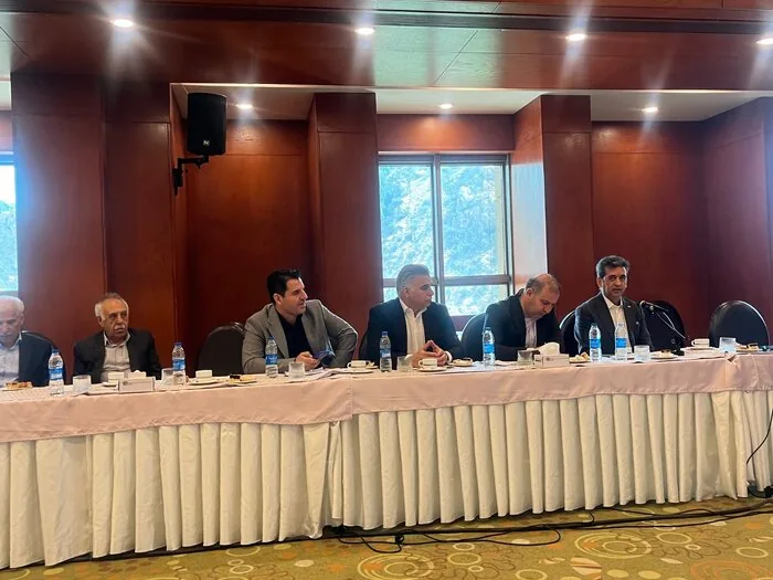 از تحریم داخلی تا بروکراسی اداری؛ صاحبان صنایع کشور مطالبات خود را در شیراز مطرح کردند