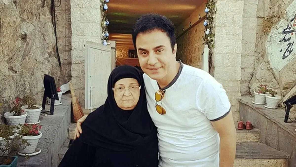 داریوش فرضیایی به سوگ مادر نشست