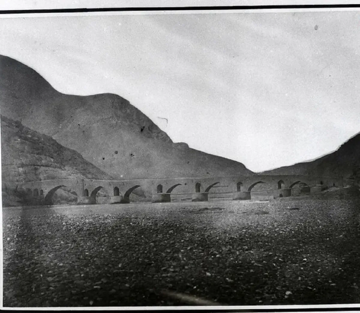 نمایی از پل منجیل در دوران قاجار؛ ۱۳۳ سال قبل
