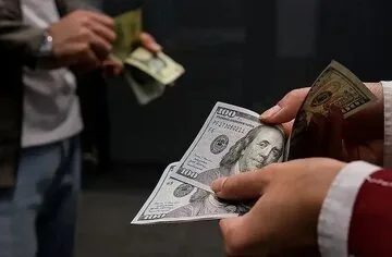 قیمت دلار چگونه بر زندگی مردم اثر میگذارد؟ از بازار ارز تا قیمت کالاها