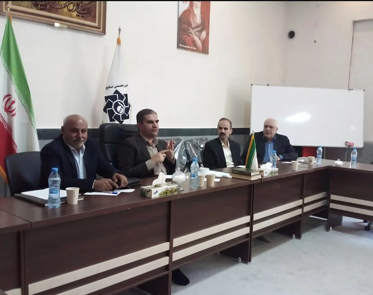 حضور قاضی‌زاده هاشمی در جمع فعالان صنعت سنگبری تپه سلام