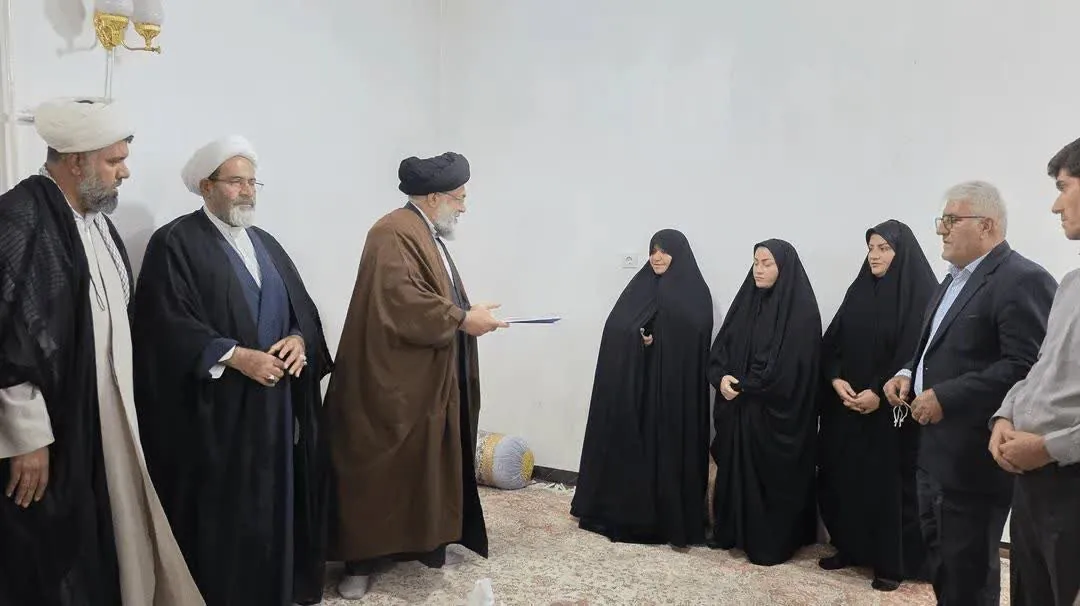 تکریم خانواده شهدا باید با خدمت صادقانه و رسیدگی مستمر همراه باشد/ تروریسم هرگز اراده ملت ایران را تضعیف نمیکند+ تصاویر