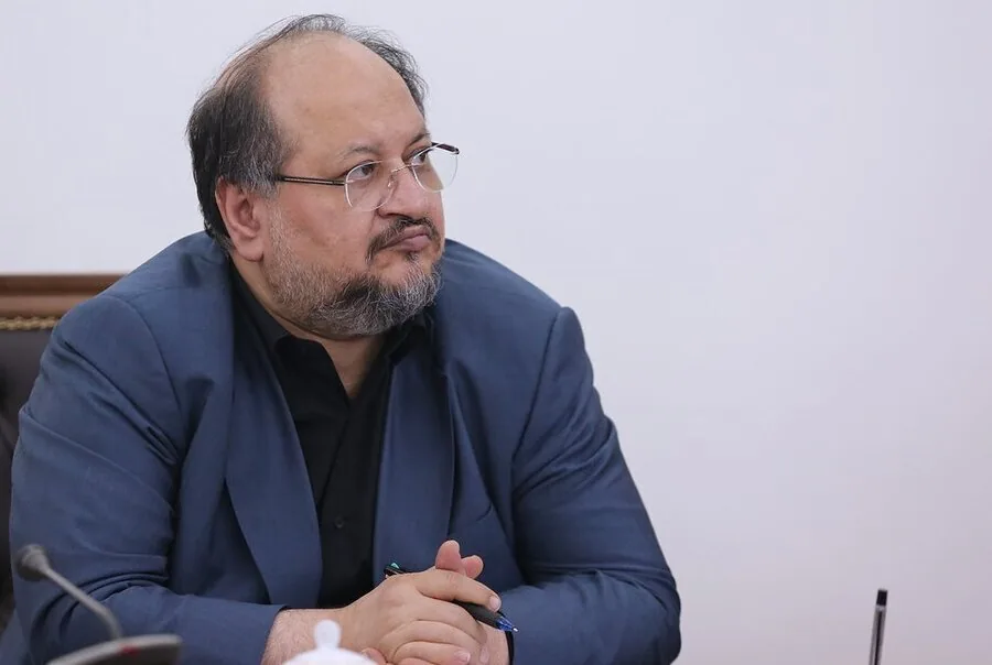 نشست ارزیابی فنی طرحهای هلدینگ خلیج فارس با حضور محمد شریعتمداری