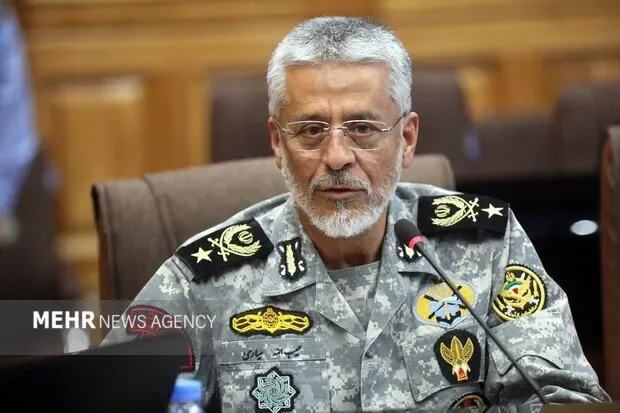 امیر سیاری: شناورهای دشمن را در صورت لزوم هدف قرار میدهیم