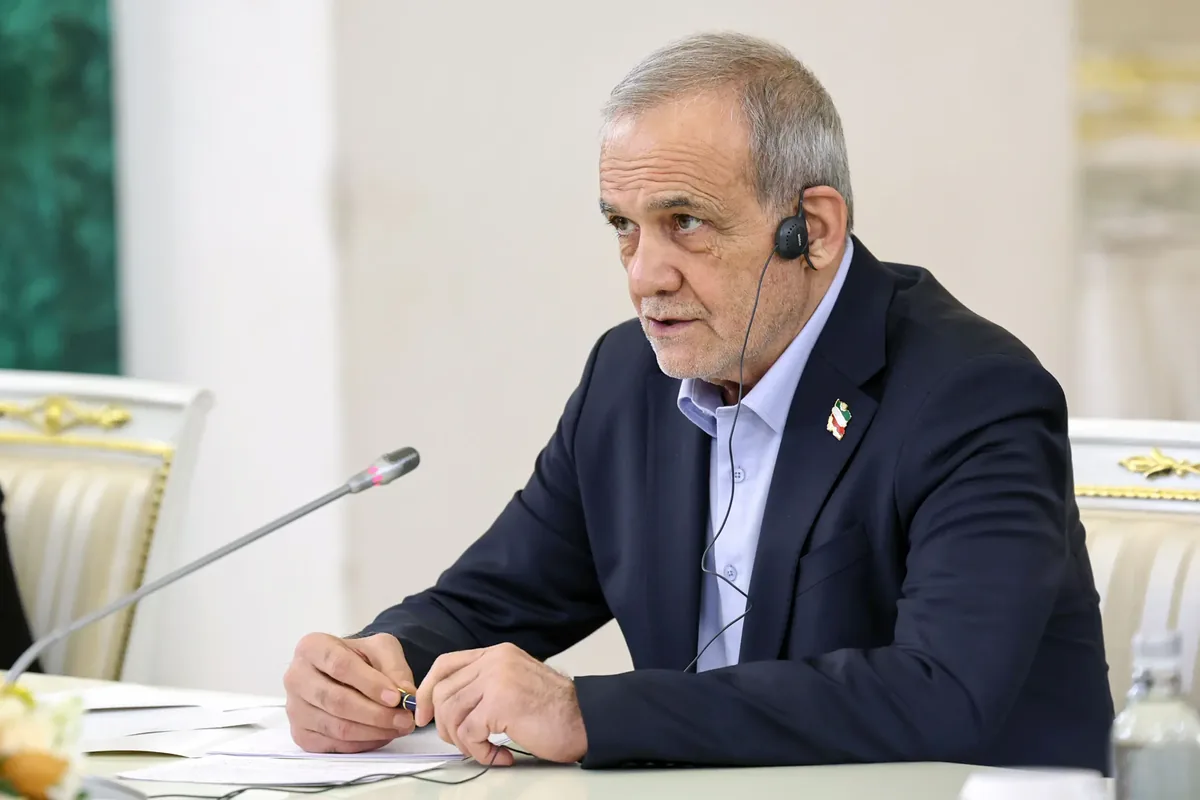 پزشکیان: باید آنقدر قوی باشیم که کسی جرأت نکند به خاک و هویت ما طمع کند