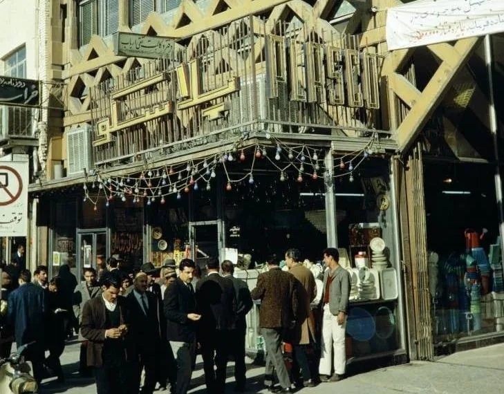 پلاسکو در سال 1346؛ تصویری از روزهای پرهیاهوی یک ساختمان خاطرهساز - چیدانه