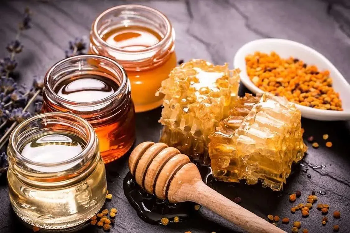 عسل طبیعی را چطور بشناسیم؟ / باورهای غلطی که هنوز خریداران را فریب میدهند