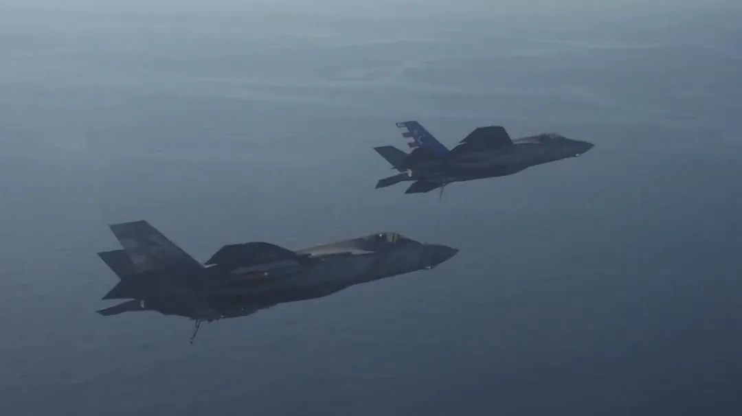 جنگنده F-35C برای نخستین بار روی ناو هواپیمابر جان اف. کندی آمریکا فرود آمد + فیلم