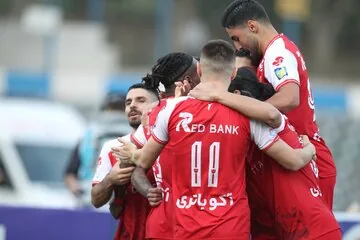 صدر جدول در تسخیر سرخها؛ پرسپولیس در فوتبال مردان و زنان صدرنشین شد