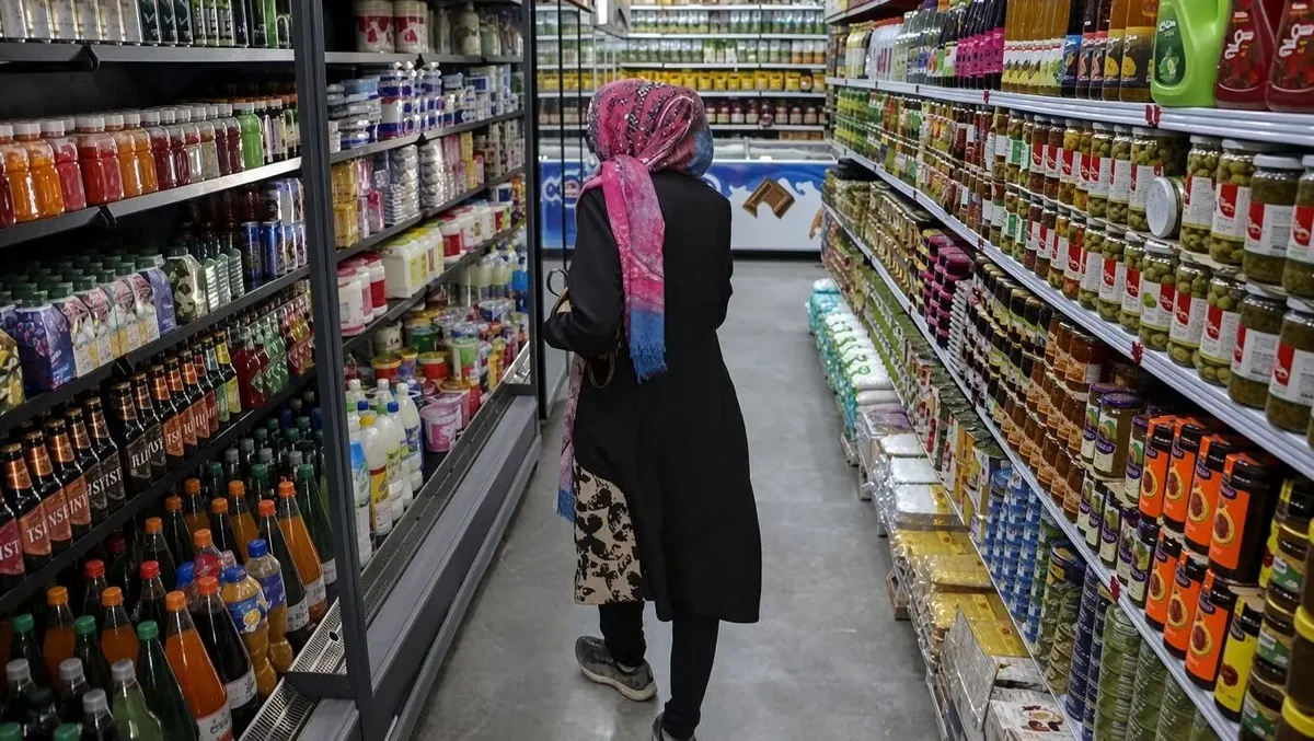 دور باطل اقتصاد ایران چگونه شکل گرفت؟ | ۷۸ درصد حداقل حقوق برای خوراک صرف میشود