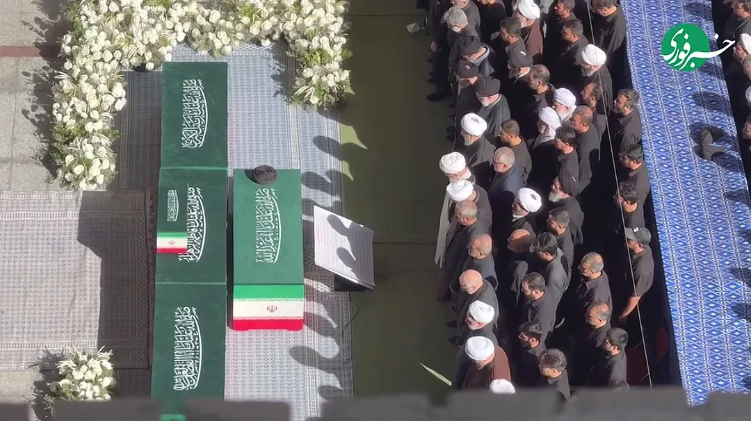 ببینید | نماز بر پیکر رهبر شهید از زاویه خاص!