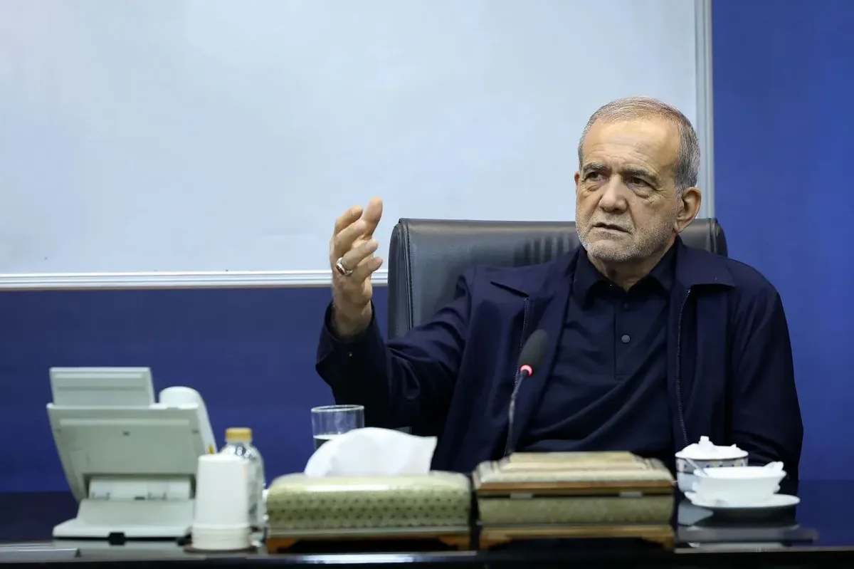 رهبری در جلسات خصوصی در مورد ضرورت خاتمهی وضعیت «نه جنگ، نه صلح» تأکید داشتند، اگرچه صداوسیما تنها بخشی از سخنان ایشان درباره عدم مذاکره را پخش میکند/ برای همین با تکیه بر مصلحت کشور، مذاکرات را آغاز کردیم/ با افزایش ارتباط و سطح دسترسی بیشتر به رهبری، تمام اقدامات بر اساس رهنمودهای ایشان سامان یافته