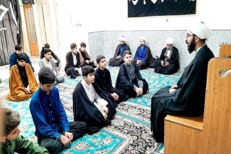 تأکید مدیر مدرسه علمیه هرسین بر جایگاه والای طلبگی و تشریح محورهای کلیدی