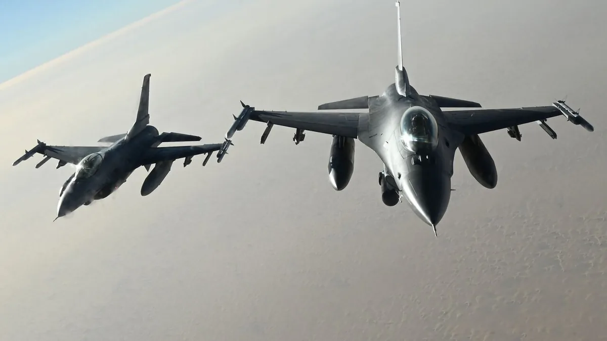 یک جنگنده F-16 آتش گرفت | ببینید