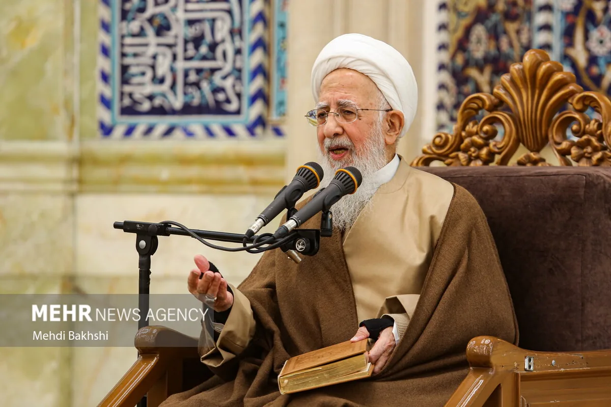 آیتالله جوادی آملی: رزمندگان در دفاع از کشور لحظهای غفلت نکنند